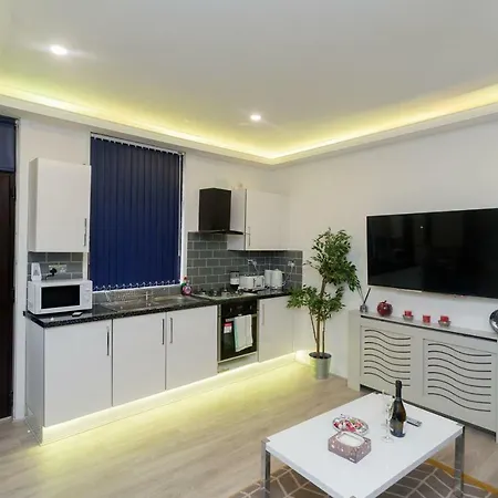 Towler House 6 Beds In 3 Bedrooms Apartment *