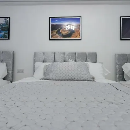 Apartment Towler House 6 Beds In 3 Bedrooms