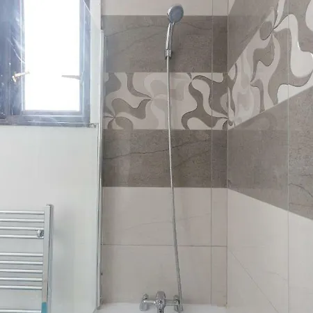Towler House 6 Beds In 3 Bedrooms * Leeds (West Yorkshire)