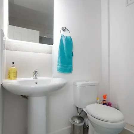Towler House 6 Beds In 3 Bedrooms Apartment